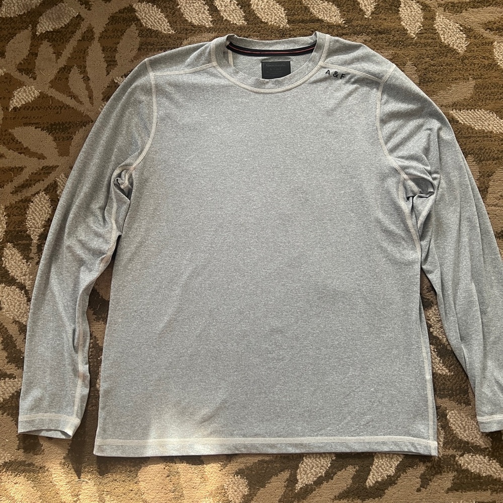 Men’s XL Abercrombie Long sleeve pullover. Light gray.  Very good condition.